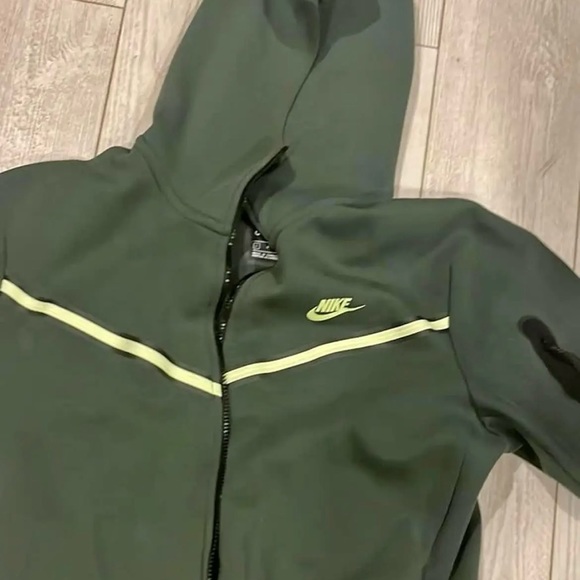 Nike tech - Picture 1 of 4